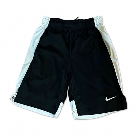Boys Nike YM Gym Shorts. - Picture 1 of 2